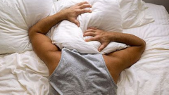 生殖疱疹是咋引起的？